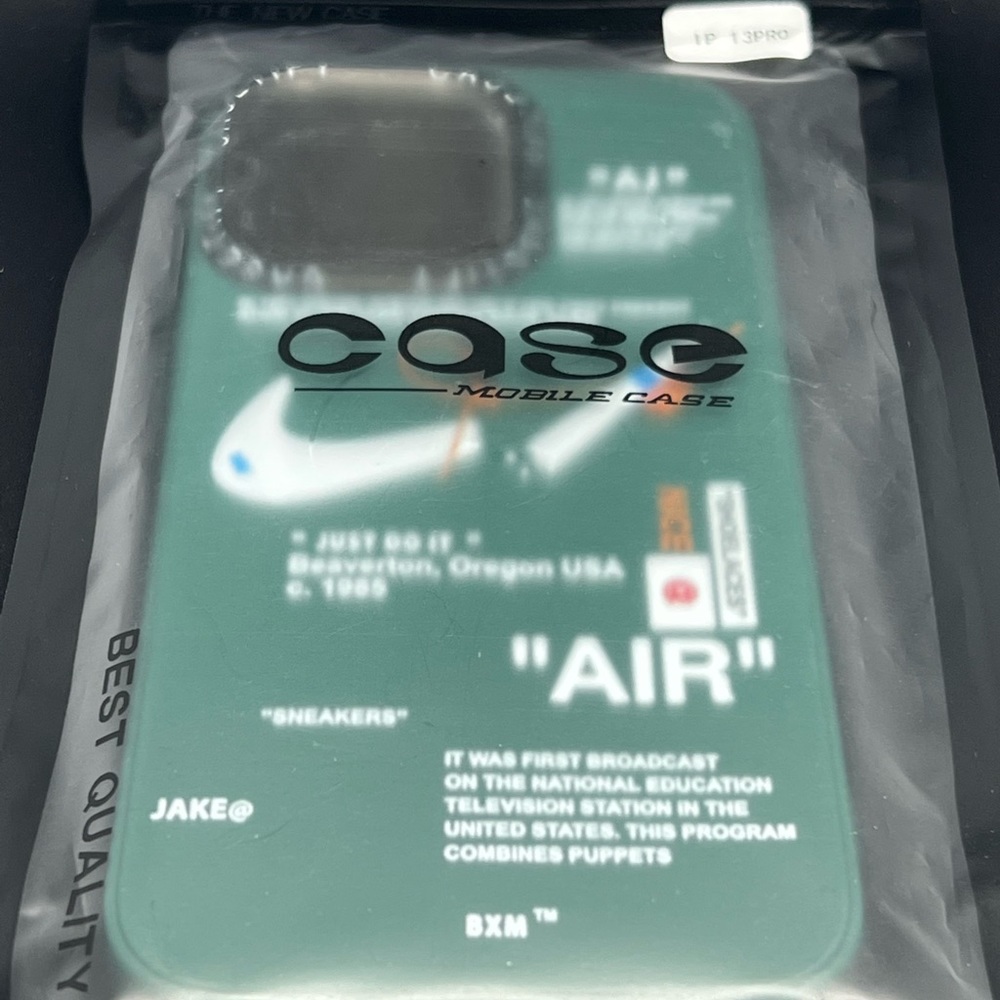 iPhone 13 Pro & ProMax shoe phone case - Picture 2 of 3